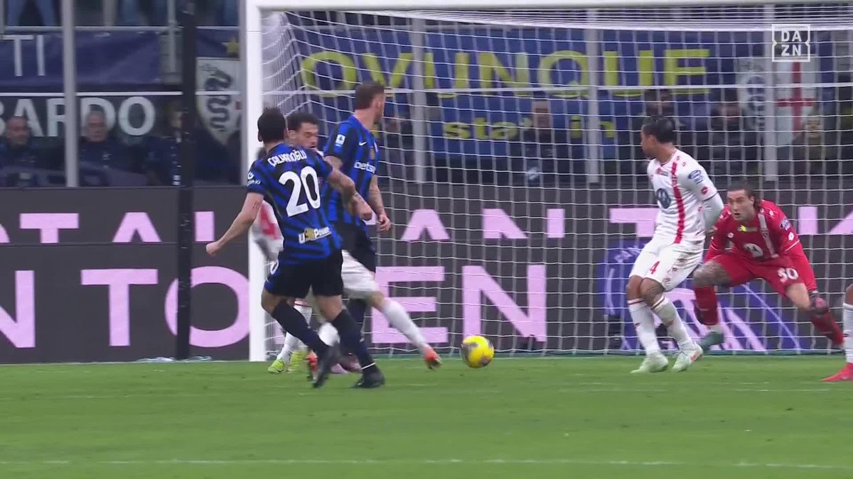 El fútbol hecho poesía. El golpeo perfecto de Çalhanoğlu. #SerieAenDAZN 🇮🇹