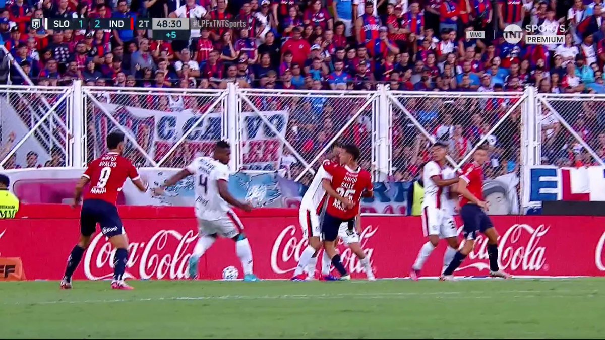 ✅️Jugar con 12 ✅️Arasa más cuervo que perder tu cancha contra Carrefour ✅️Jugador cedido a Barracas ✅️Entregarle la cola al Rojo ❌️Tener barrio Imaginate chorear así y perder igual