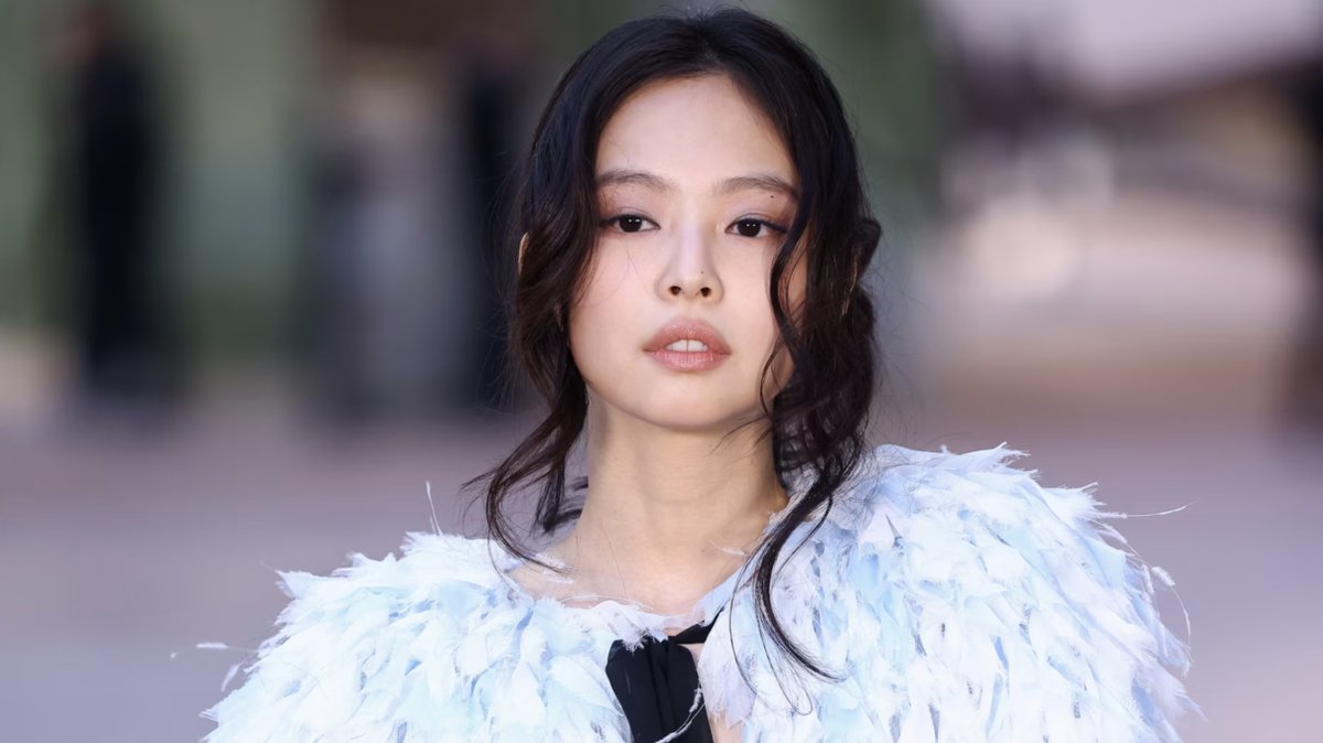 Blackpink member Jennie tears up during her show after realizing her debut solo album, 'Ruby,' dropped to the masses mid-performance.