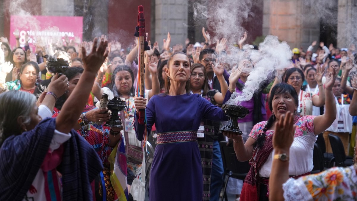 Este 8 de marzo, Día Internacional de las Mujeres, lo dedicamos a las mujeres indígenas, a nuestros orígenes. Es una responsabilidad ética replantearnos el pasado para transformar las injusticias del presente. Ni un feminicidio más, ni un golpe más, ni un trato ni palabra violenta más; las mujeres tenemos derecho a una vida libre y plena. ¡Vivan las mujeres!