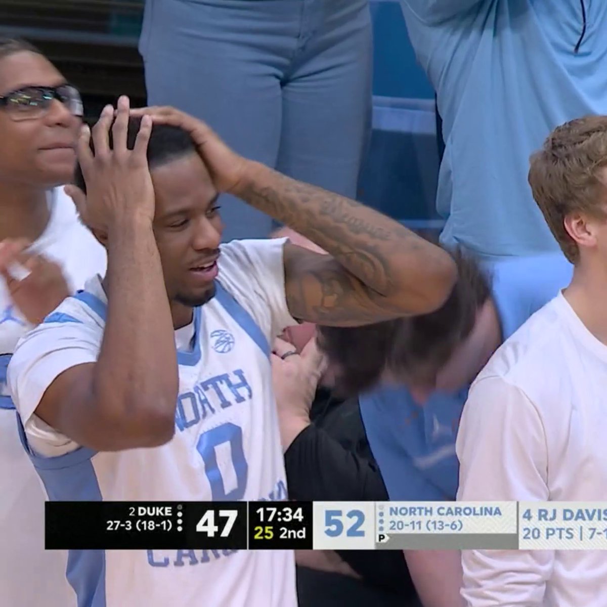 RJ DAVIS IS ON FIRE 🔥 THE TAR HEEL FANS ARE LOVIN' IT‼️