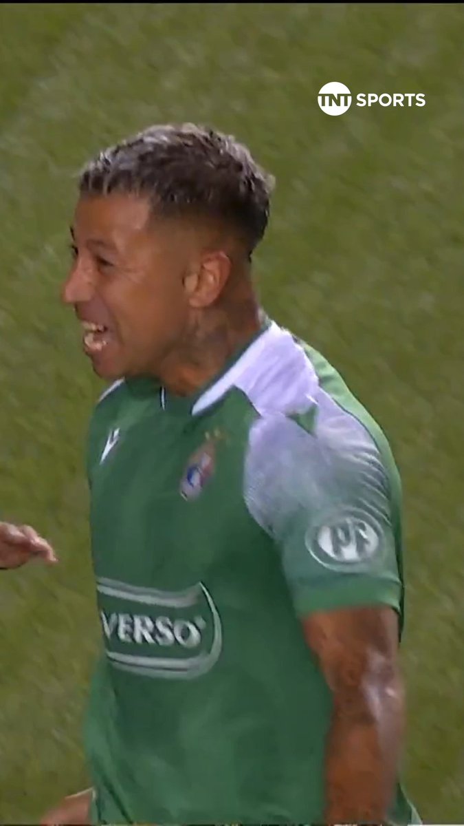 😱🔥⚽ ¡Qué forma de darlo vuelta! Leo Valencia sacó este tremendo remate de tiro libre para anotar el segundo de Audax Italiano, revirtiendo el resultado ante Deportes Limache. #MatchdaySábado ¡Disfruta el partido por TNT Sports y #TNTSportsenMax! 📱