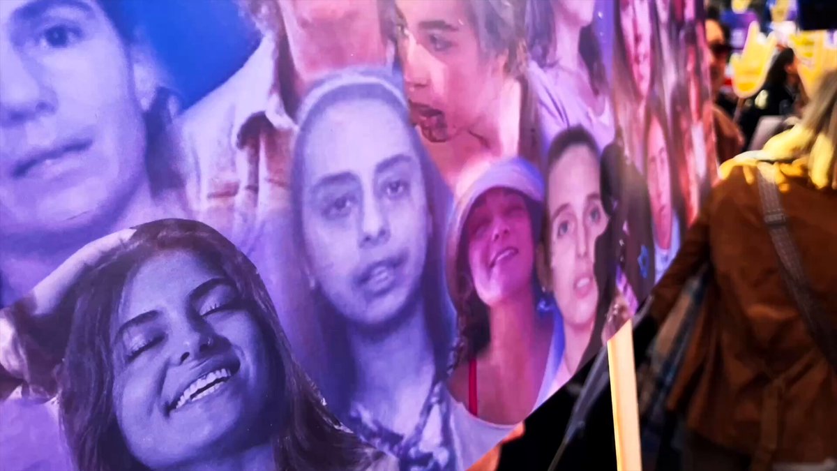 À quoi ai-je assisté aujourd’hui, en cette Journée internationale des droits des femmes ? J’ai vu la place de la République dégradée et salie par des sauvages. Au loin, nous avons distingué une bande de mecs « armés » de drapeaux palestiniens. Je peine tellement à décrire ce que j’ai vu que je vous raconte cette histoire en deux minutes dans cette vidéo : l’histoire d’une marche placée sous haute protection policière, car ceux qui nous avaient précédés n’étaient que provocation, haine et stupidité. Nous avons donc marché sur leurs traces, où les indices de leur passage jonchaient le sol et les murs de la capitale, dans une atmosphère irrespirable chargée de leur haine : poubelles brûlées, ordures, tags sur pratiquement tous les murs... Merci aux forces de l’ordre, car j’avais très peur de m’y rendre. Je sais de quoi un esprit endoctriné à la haine de l’autre est capable. Ils étaient prêts à tout, et ce n’est que du vent qu’ils ont reçu. Leur haine, surtout leur stupidité - car il n’y a aucune logique à leurs actions - me tétanise. Je suis extrêmement triste de savoir que des élus encouragent ce non-sens. Aujourd’hui, les Palestiniennes continueront d’être sous la tutelle du Hamas, une organisation terroriste qui impose la charia comme mode de vie, car des bobos en ont décidé autrement en soutenant ces djihadistes. Ces mêmes bobos, au comportement de colonialistes qui pensent œuvrer pour le bien de ces femmes, ne font en réalité qu’aggraver leur sort.