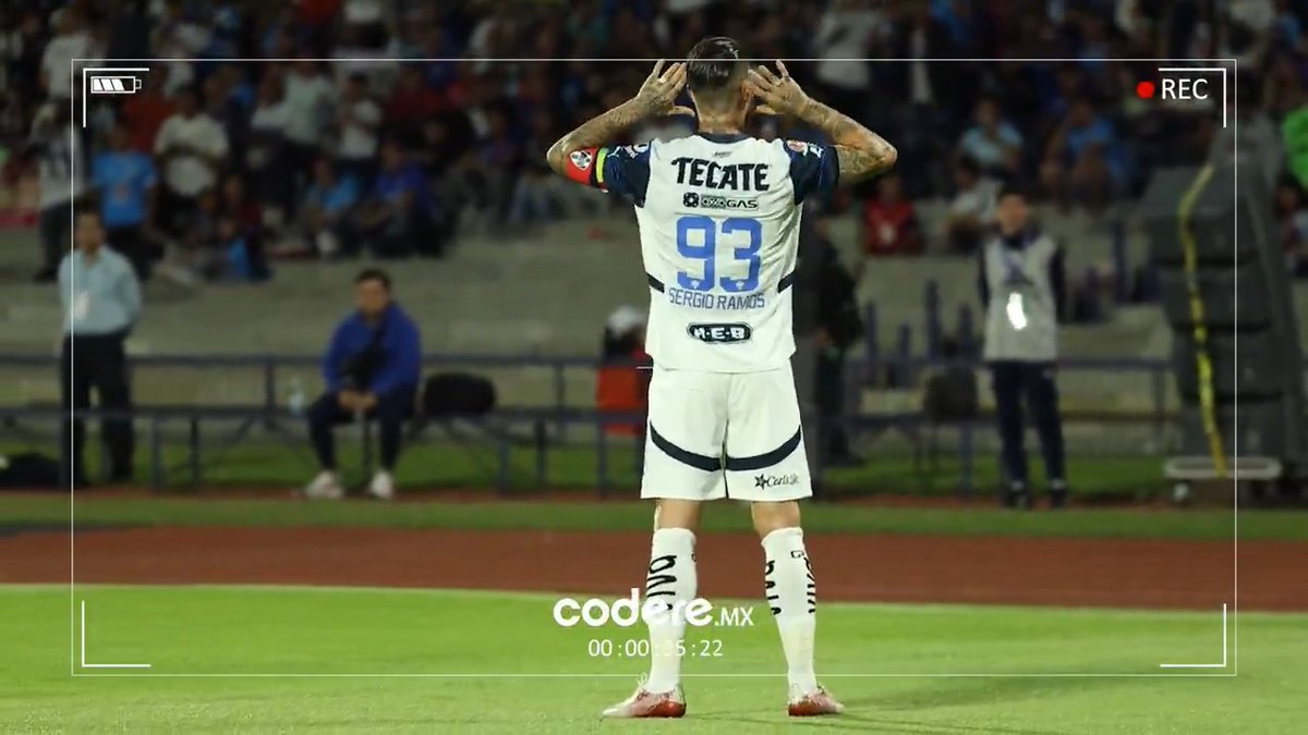 El festejo de Sergio Ramos a nivel de cancha.🔝💙🇪🇸 #LenteRayado Codere.mx