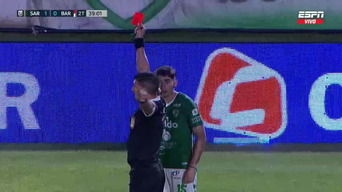 🚨🟢🤔 SI TE INSULTA CAVANI: ¿LO ECHÁS?❗️ 👉 Sarmiento le gana 1-0 a Barracas Central con un gol que le anularon alevosamente y tuvieron que ir al VAR. 🟥 El árbitro Merlos busca desesperado el empate y expulsó directamente a Suhr, del verde, por hablar.