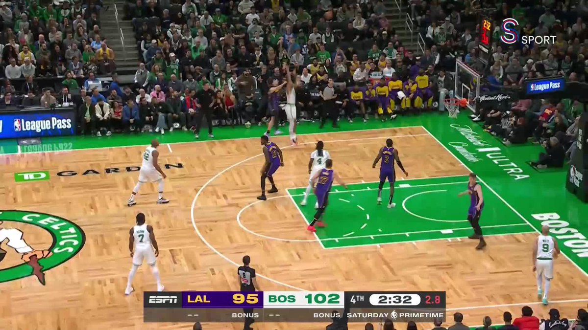 Derrick White acayip bir hamle ile topun oyunda kalmasını sağlıyor, Jayson Tatum kritik üçlüğü gönderiyor 🔥