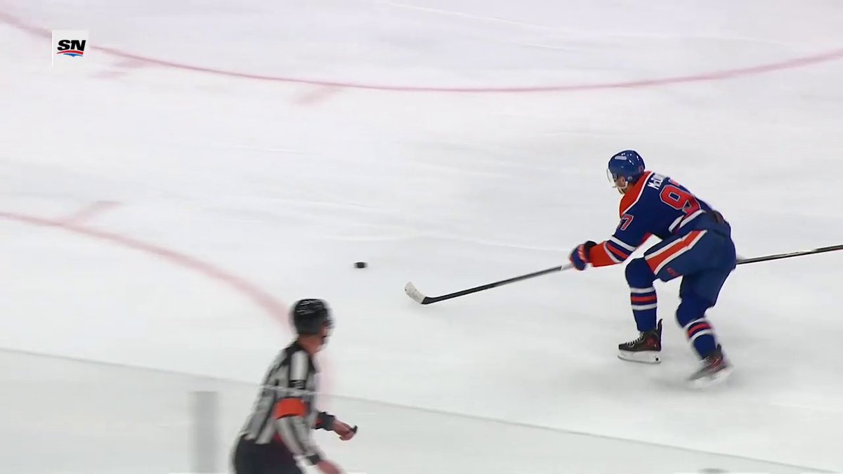MCDAVID JUST TURNED ON THE AFTERBURNERS AND WENT BACKHAND ROOF 😱 💨