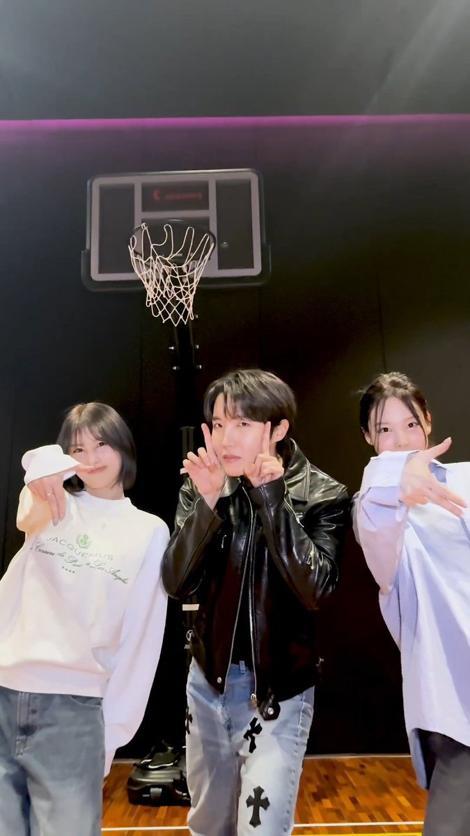 NAYEON AND MOMO SWEET DREAMS CHALLENGE WITH BTS J-HOPE