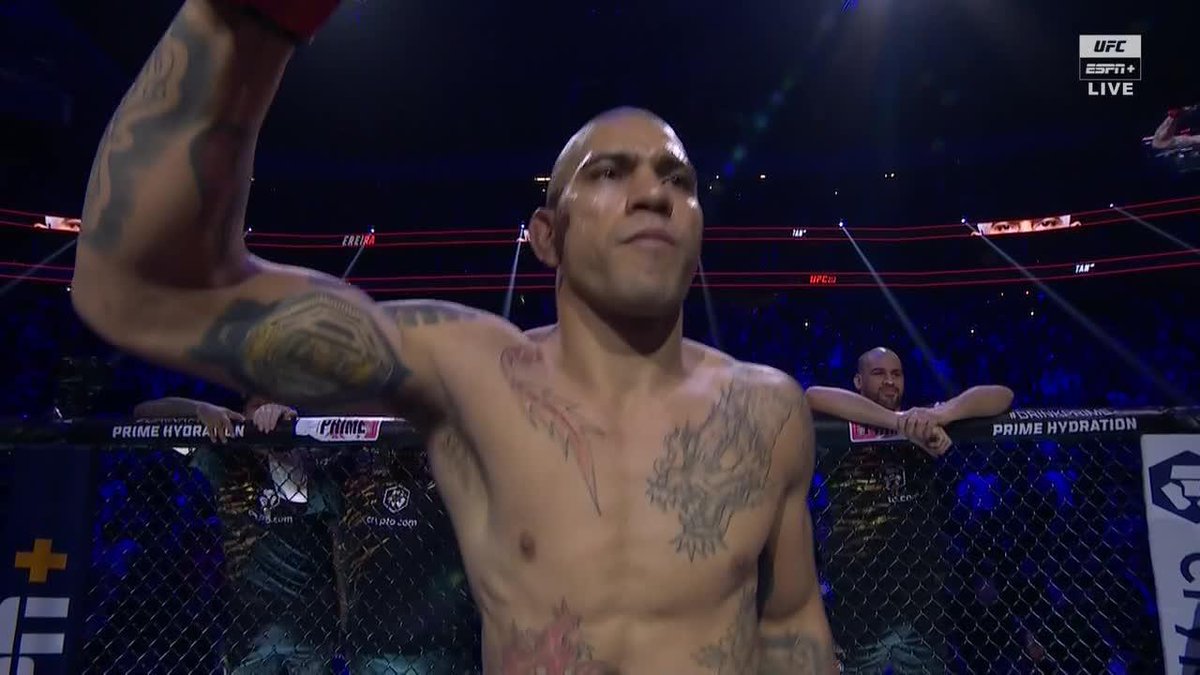 Alex Pereira just got announced as “THE ONE, THE ONLY” by Bruce Buffer 🤯 Only Conor McGregor and Jon Jones have ever received that introduction