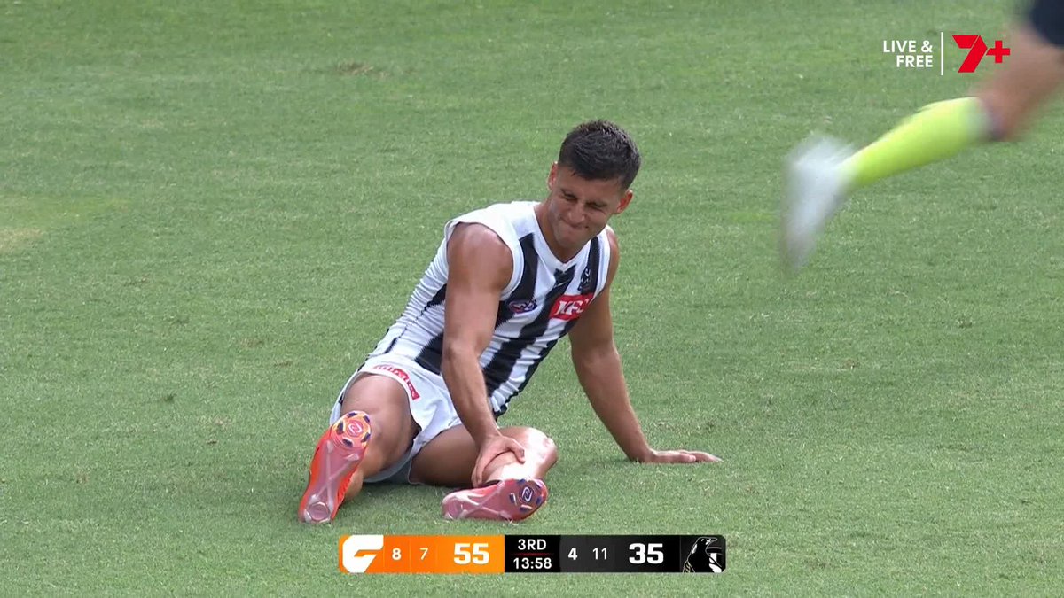 Hopefully just cramp for Nick Daicos 🤞 #AFLGiantsPies