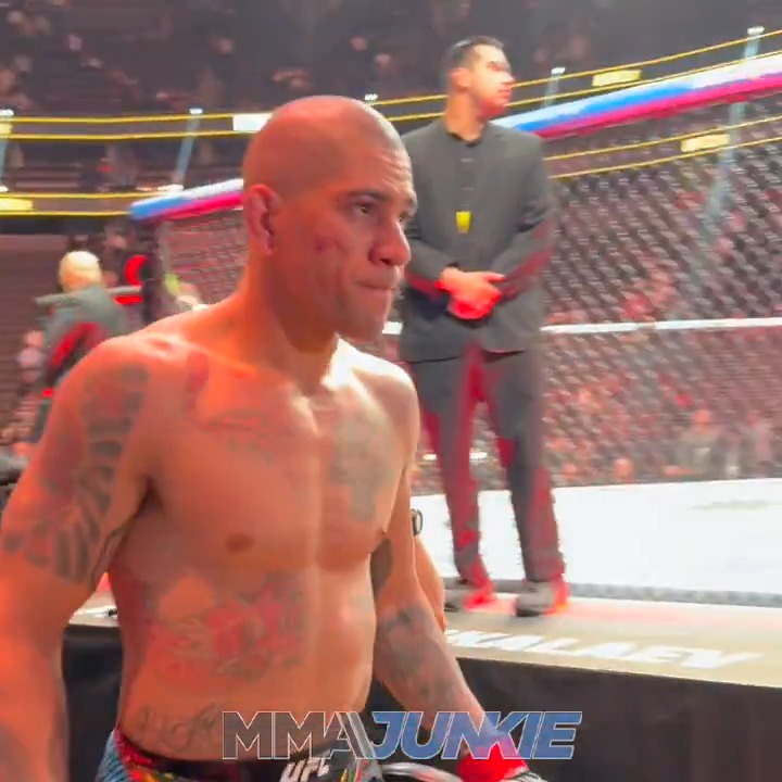 Alex Pereira exits the octagon after seeing his epic title reign come to an end in the #UFC313 main event. What's next for Pereira? 🗿