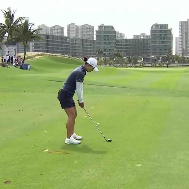 Back-to-back birdies and Minjee Lee cuts the lead to four 👀