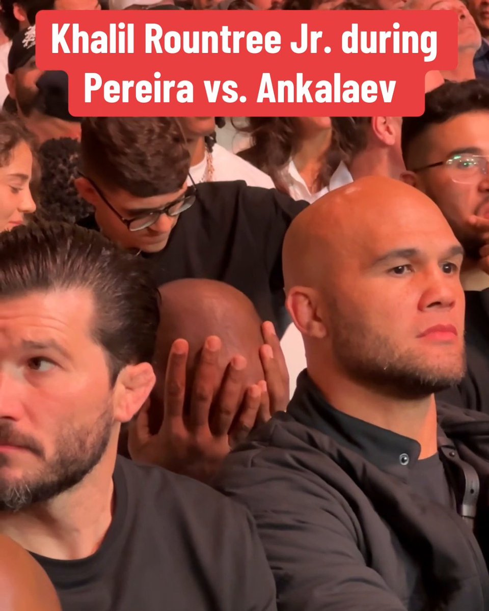 Pereira's former opponent in between rounds at #UFC313.