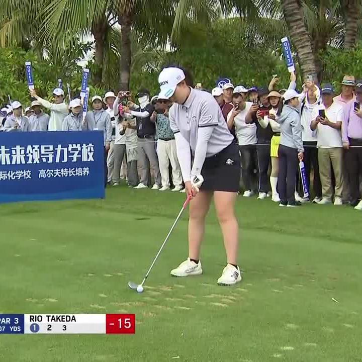 Make it seven birdies and a six shot lead for Rio Takeda 🤯