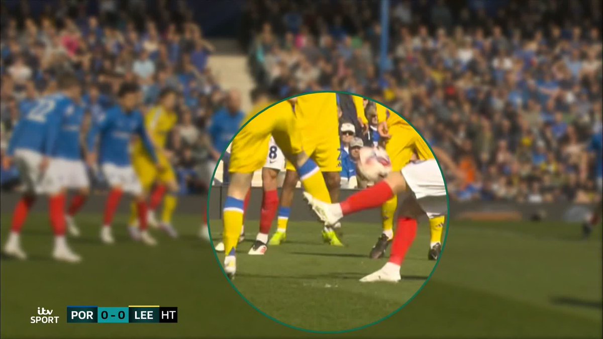 "The referee had a weekend off the Premier League, last week, so he refereed a Sunday League game. Looks like it rubbed off just a little bit" What do you make of this decision not to award Leeds a penalty? 💭 #ITVFootball | #PORLEE | Hugh Woozencroft | stuart dallas