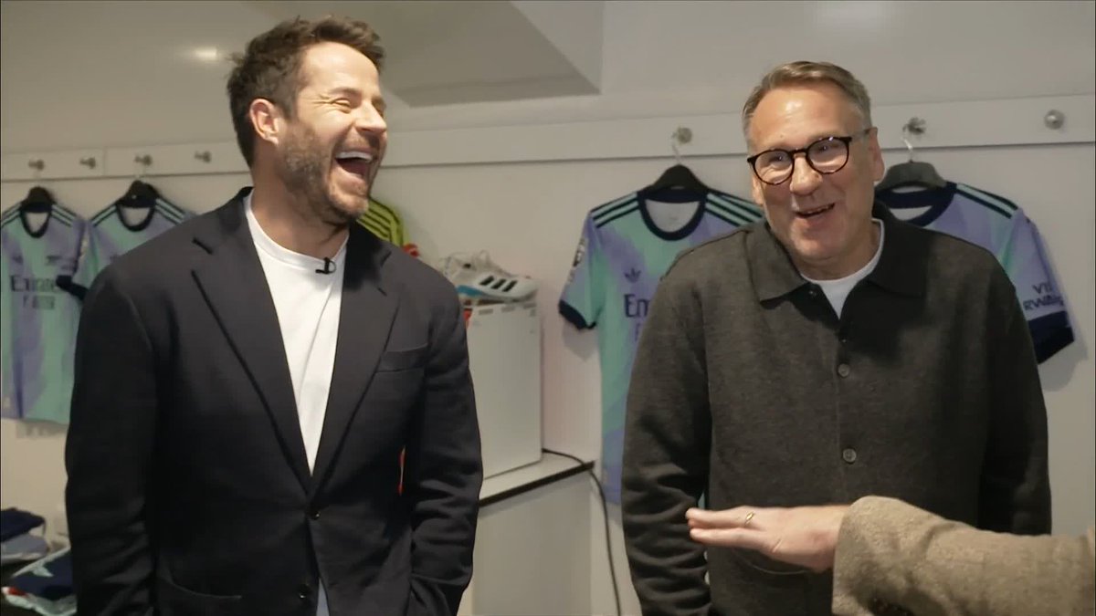 "And won it at Tottenham Hotspur too, don't forget that!" 😅 Paul Merson on Arsenal winning the Premier League at Old Trafford in 2002 💬