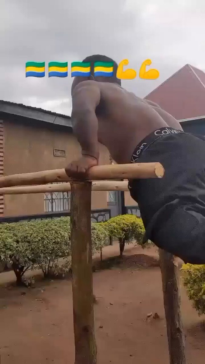 Mubyukuri uyu muvandimwe araza kumanuka gute 😁?