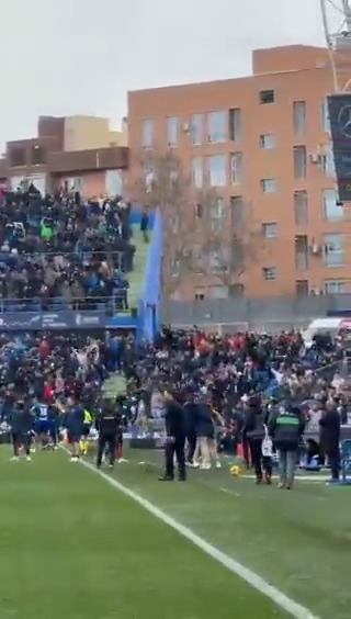 💙🎊🎉 ¡Delirio en el Coliseum! ¡Así se celebró el tanto del empate del Getafe C.F. en el #GetafeAtleti! #LALIGAEASPORTS | #DerbisCincoEstrellas | #insideLALIGA | Fútbol Mahou