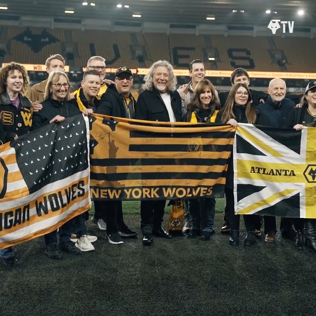 Our Vice President, Robert Plant, meets up with US fans and supporter groups who had travelled to Molineux to attend last night's game. 🇺🇸🐺