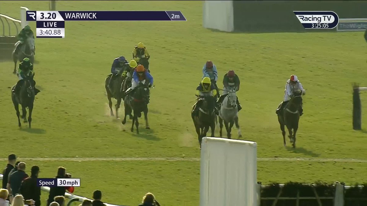 Sharp improver! ⏫ Sage Green leaves his bumper form way behind as he causes a 40-1 shock in the JCB Novices' Hurdle Warwick Racecourse. Joint-favourite HMS President is sunk! james best