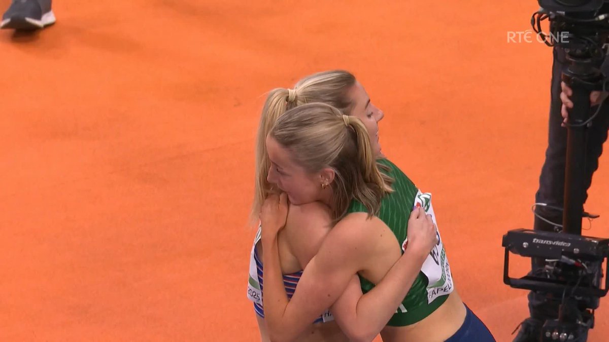 GOLD MEDAL FOR IRELAND Sarah Healy powers home to win the gold medal in the 3000m at the European Indoor Championships. Watch live on RTÉ2 and RTÉ Player #Apeldoorn2025 #IrishAthletics #rtesport