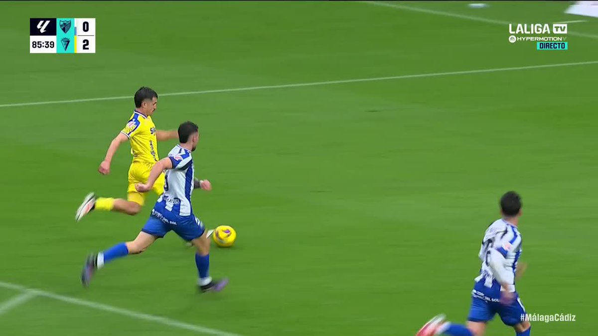 Min. 82 ➡️ 0-0 Min. 85 ➡️ 0-2 El Cádiz asaltó La Rosaleda en tres minutos 🔥 #LALIGAHYPERMOTION