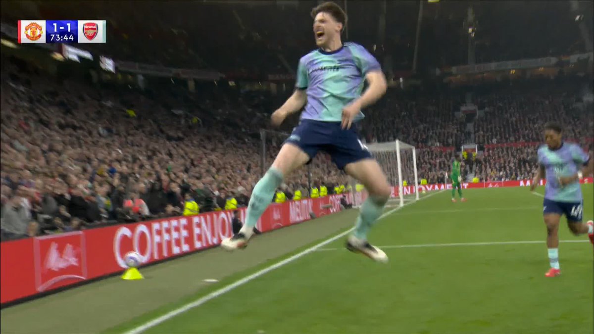 "BELTER." 🎙️ A fine Declan Rice strike draws Arsenal level!