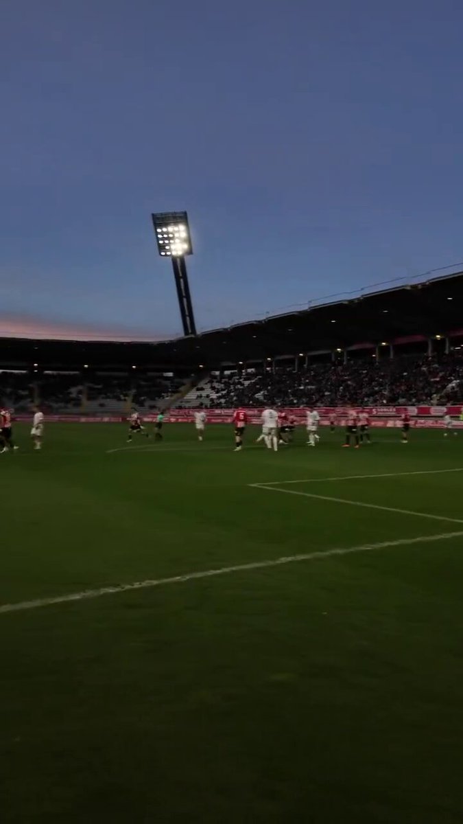 En el 92, para que la Cultural y Deportiva Leonesa sume 10 jornadas sin conocer la derrota y siga dando pasado hacia #LALIGAHYPERMOTION Como ha sonado el Reino de León.