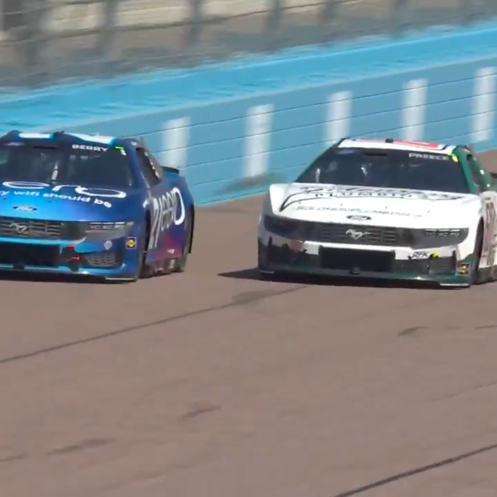 The No. 60 is MOVING! After restarting 33rd, Ryan Preece moves to third on the option tire.