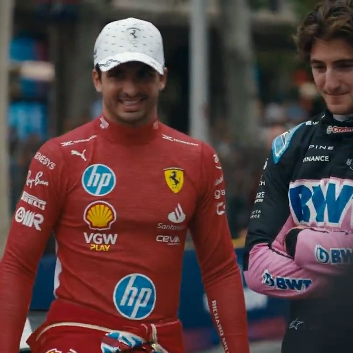 A return to Enstone for Carlos? 😮 It almost happened - hear all about it in Season 7 of Drive to Survive, now streaming on Netflix! 🍿 #F1