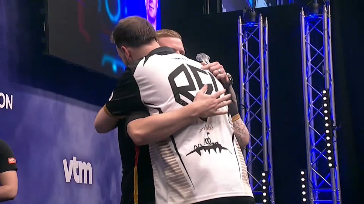 DE DECKER WINS A THRILLER! What. A. Game! Mike De Decker keeps the dream alive of winning a European Tour on home soil, as he wins three legs on the spin to beat Ross Smith 7-6! 📺 | #ET1