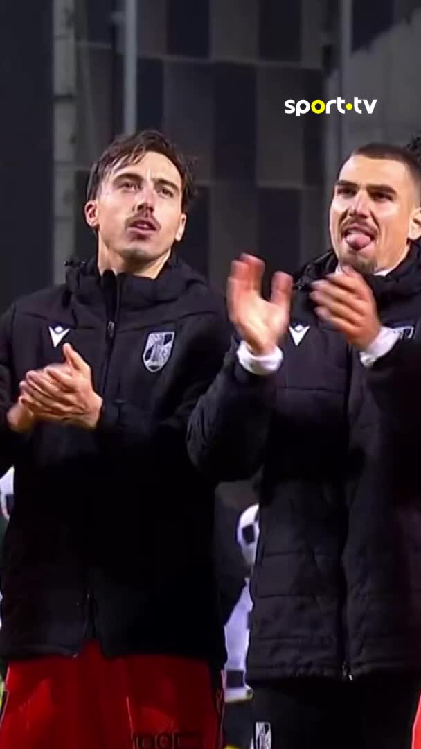 Conquistadores celebram a vitória com os seus adeptos ⚔️ #sporttvportugal #LIGAnaSPORTTV #ligaportugalbetclic #BoavistaFC #VitoriaSC
