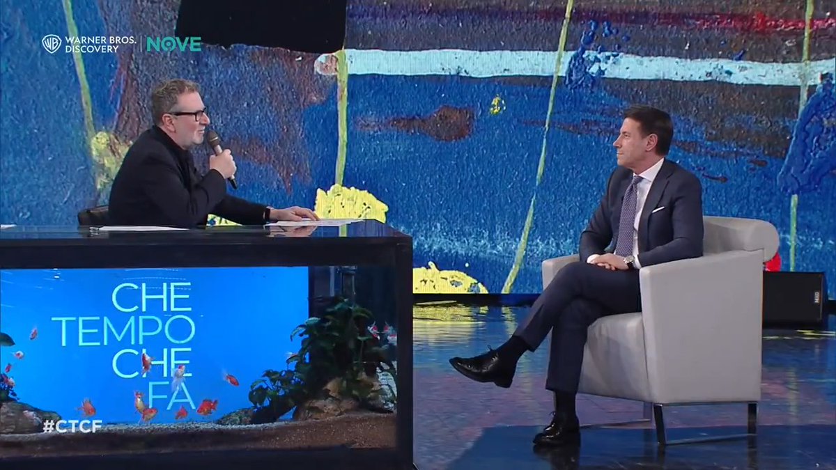 "Ho letto che non parteciperete alla manifestazione di Serra, sabato prossimo a Roma..." "Non ci possiamo essere. L'Europa sta andando verso il riarmo." "Serra è totalmente d'accordo con lei sa?" "Allora lo precisi e ci saremo." Fabio Fazio e Giuseppe Conte a #CTCF