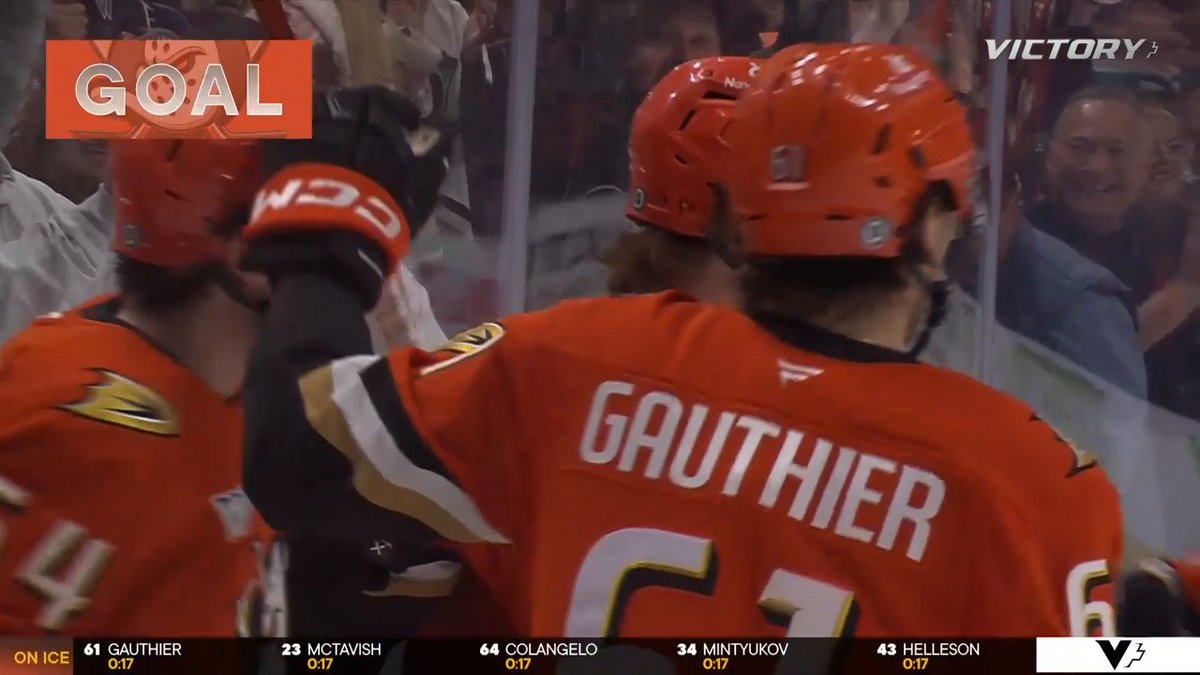 10/10 PASSING 🤯 This incredible play leads to Sam Colangelo scoring in his fourth game in a row!