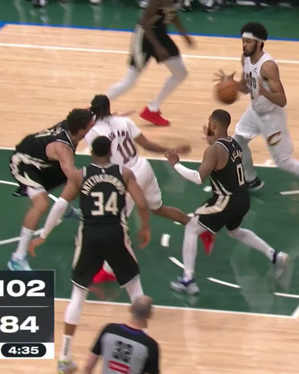 Jarrett Allen over Brook Lopez 😳