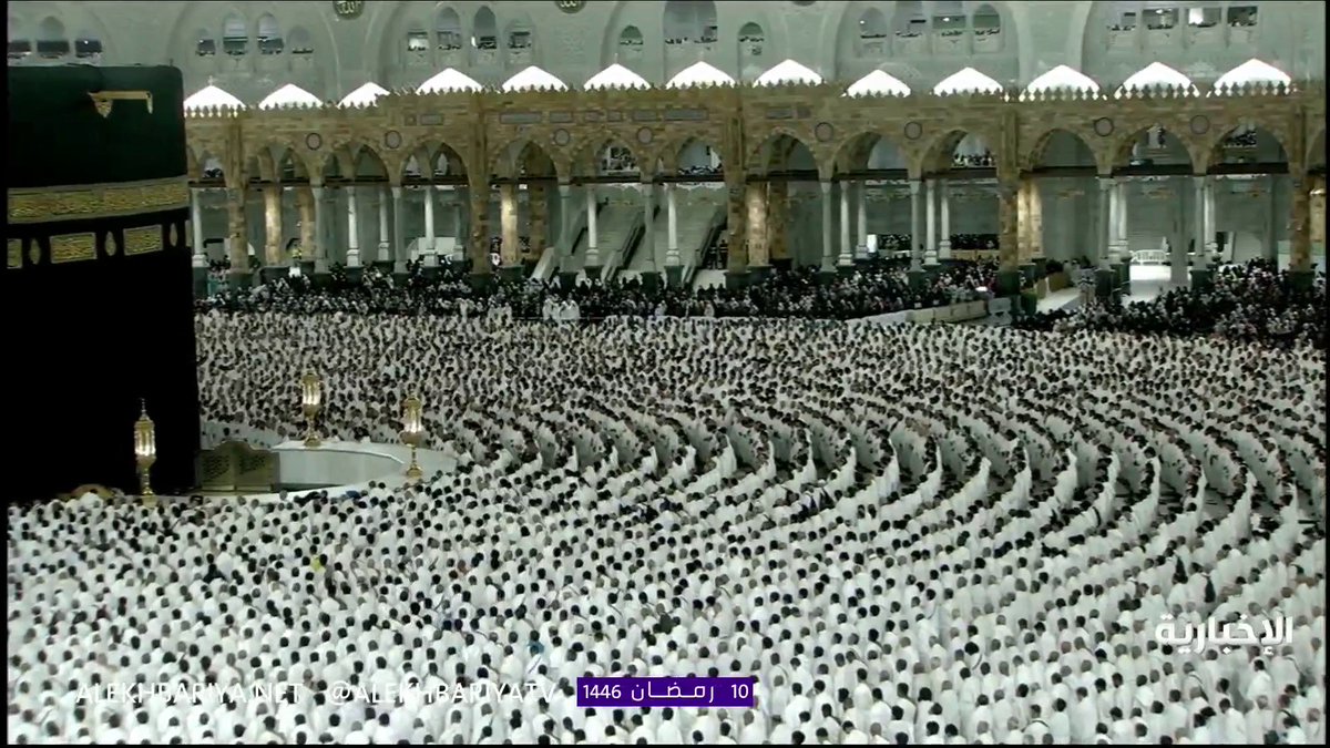 طمأنينة وسكينة.. مشاهد من صلاة الفجر في #المسجد_الحرام.