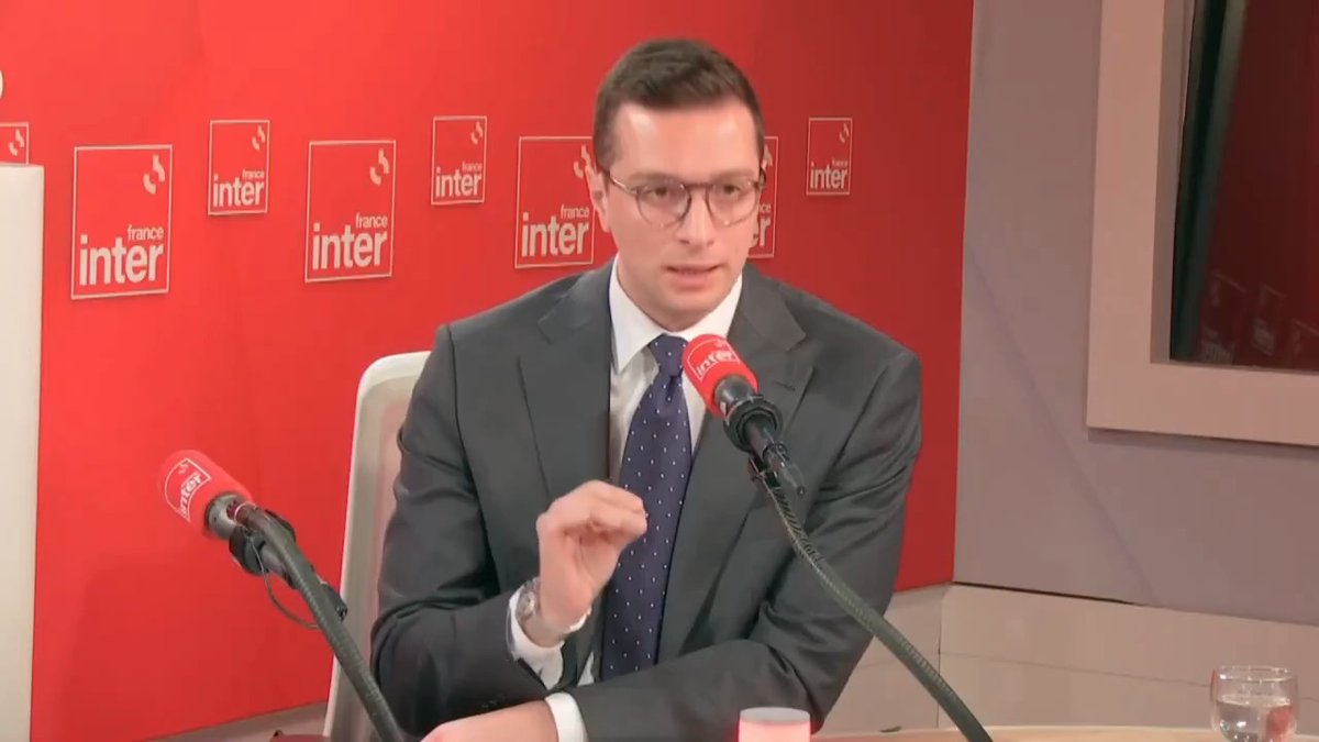 Je prends au mot les propos du président ukrainien, qui estime que la priorité est un cessez-le-feu. 2025 doit être l'année de la paix car cette guerre a fait beaucoup trop de morts : je pense qu'il doit notamment y avoir une zone tampon sous l'égide des Nations unies.