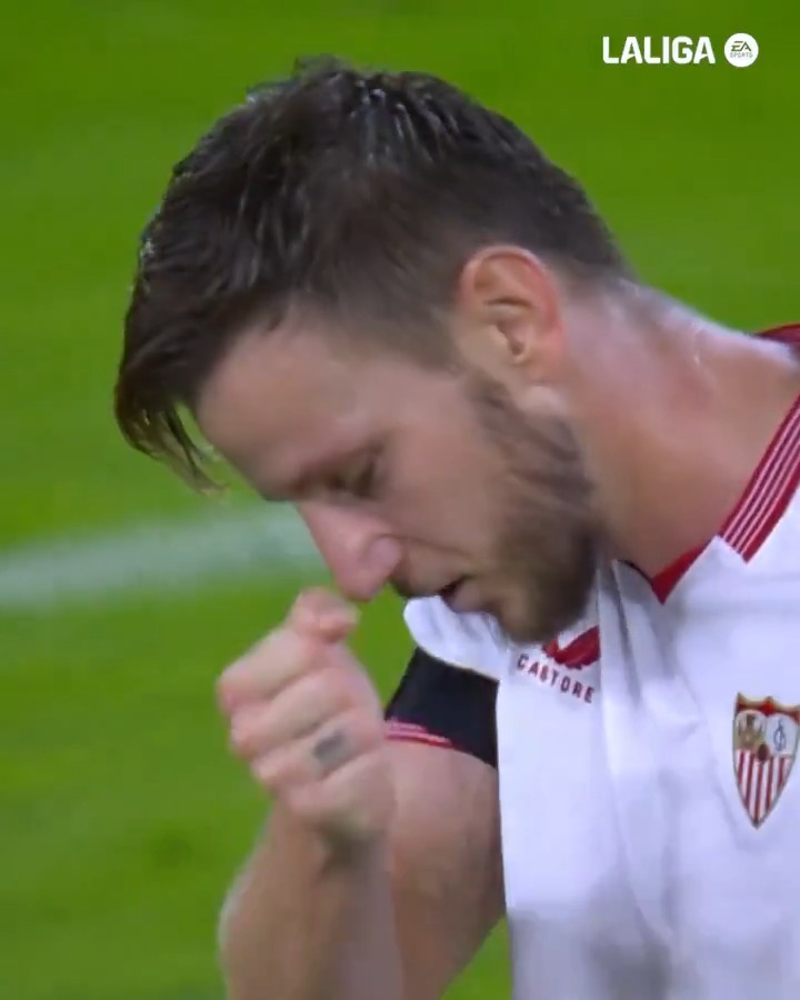 ❤️🤍 Sevilla Fútbol Club 💙❤️ FC Barcelona 🎂 ¡Feliz 3️⃣7️⃣º cumpleaños, Ivan Rakitic! #LALIGAEASPORTS