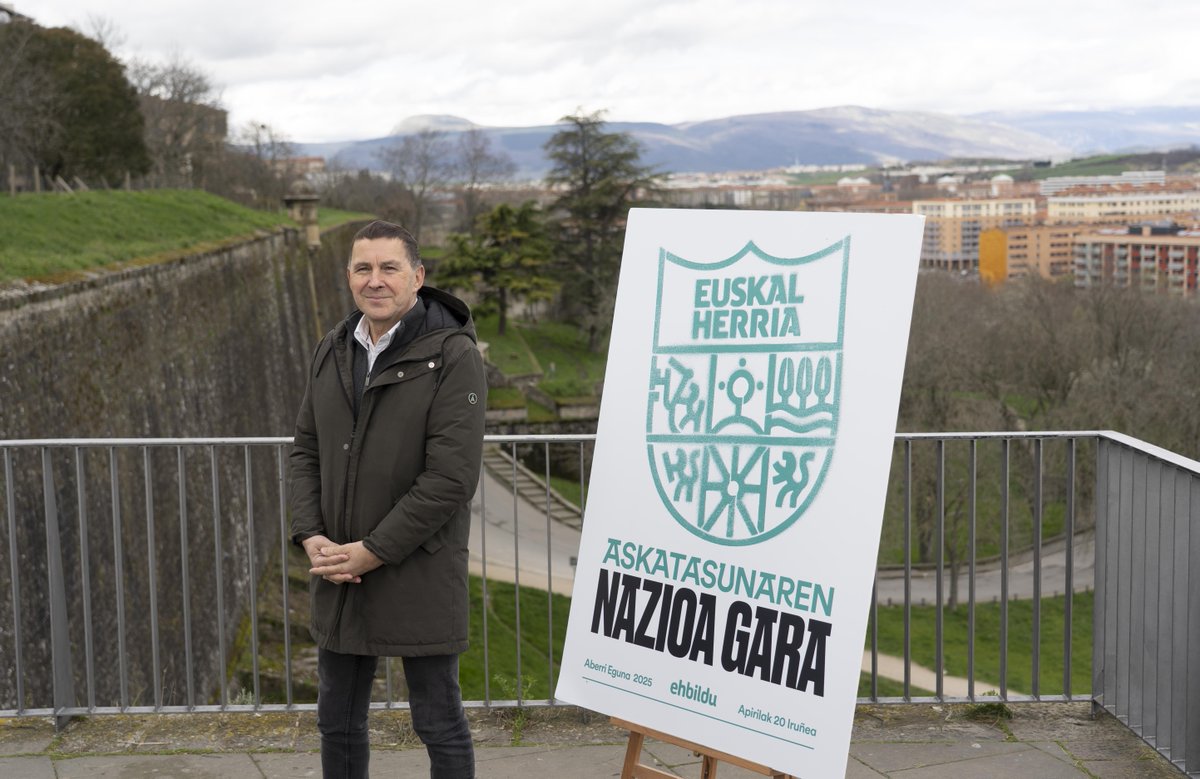 .Arnaldo Otegi 🔻|k iragarri du Aberri Eguna, apirilaren 20an, Iruñean egingo duela EH Bilduk: «Aberri Egunean askatasuna aldarrikatuko dugu. Gure herriak NATOri ezetz esan ziolako eta eredu sozioekonomiko justuago baterantz bidea egiten ari delako». #AberriEguna25 #NazioaGara