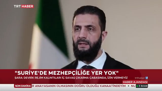 Suriye Cumhurbaşkanı Ahmed Şara, ülkede kaos çıkarmaya çalışan devrik rejim unsurlarına karşı halka birlik çağrısı yaptı: 📌"Suriye'de mezhepçiliğe yer yok" 📌"Bölünmeyi kışkırtmaya çalışanlara karşı kararlı ve güçlü olmalıyız. Suriye birlik içinde kalacak"