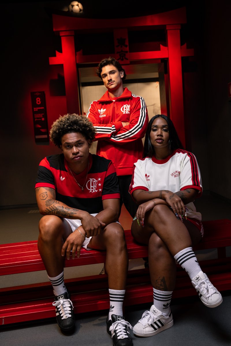 Em dezembro de 81... 🇯🇵 A nova linha Originals Bring Back @flamengo é pura nostalgia aliada ao orgulho em ser Rubro-Negro. Acesse ou diretamente via adidas app e garanta seu estilo. #adidasFootball #adidasOriginals