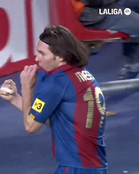 ๐ฉ๐โฝ Si tu ๐๐๐๐๐๐ ๐๐๐-๐๐๐๐๐ como profesional es en #ELCLรSICO, estรกs llamado a hacer cosas grandes. ๐๐โค #TalDรญaComoHoy 2โฃ0โฃ0โฃ7โฃ #LALIGAEASPORTS | #LALIGAHistory