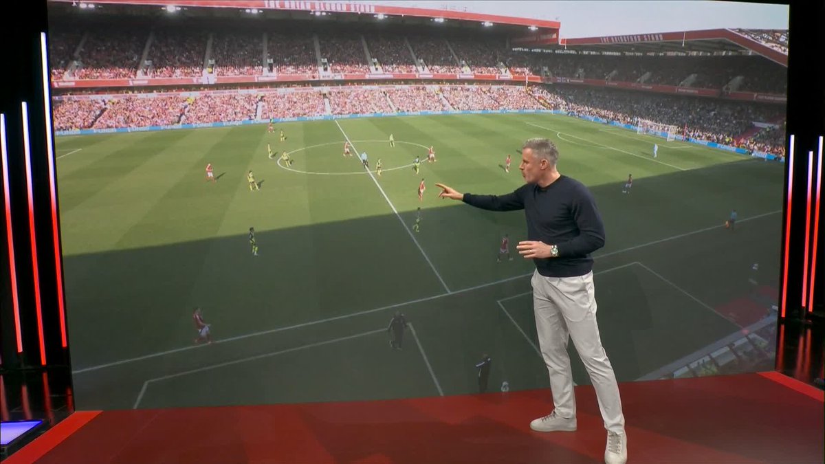 "It separates the really good players to the best players" Jamie Carragher and Russell Martin discuss the importance of scanning in the modern game 🔍