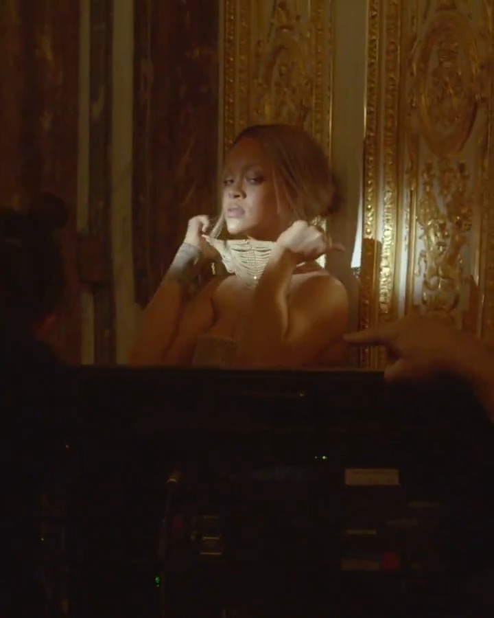 Follow Rihanna behind the scenes and discover the stolen moments on the set of the J'adore campaign. #DiorBeauty #DiorParfums #JadoreDior