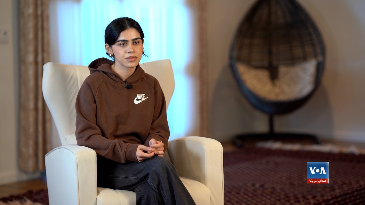 نکهت سلطانی، دانشآموز افغان که به تازگی به ایالات متحده مهاجرت کرده است، موفق شد در فهرست ۱۰ دانشآموز برتر مکتب خود قرار گیرد و پیشنهاد بورس تحصیلی از سوی معتبرترین دانشگاههای امریکا به وی داده شده است. این در حالی است که دختران در افغانستان تحت حاکمیت طالبان بیش از سه سال است که از ادامه تحصیل بالاتر از صنف ششم منع شدند.