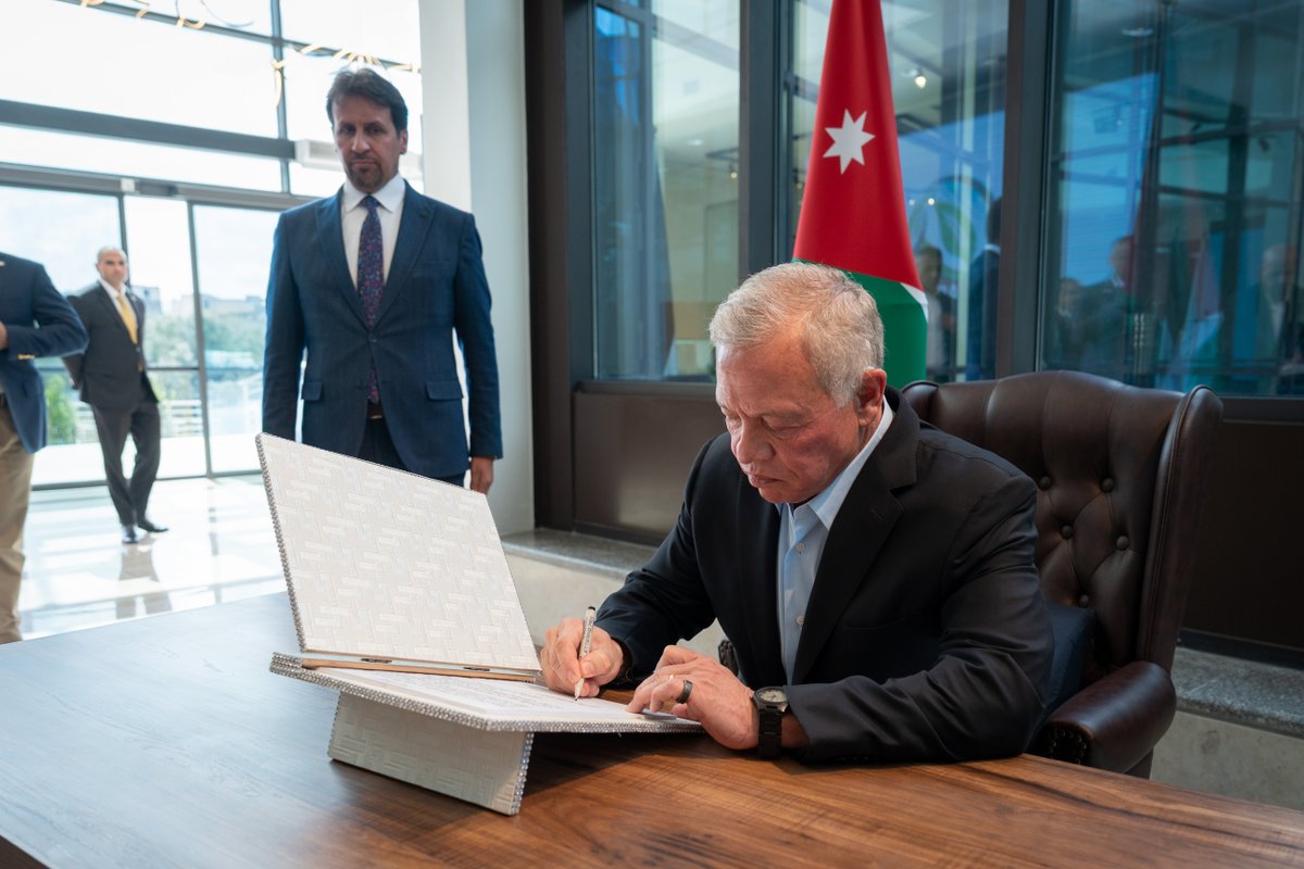 في لواء عين الباشا بمحافظة البلقاء، جلالة الملك عبدالله الثاني يفتتح بنك البذور الوطني التابع للمركز الوطني للبحوث الزراعية، الذي يهدف إلى الحفاظ على السلالات الوراثية النباتية وتعزيز الأمن الغذائي #الأردن