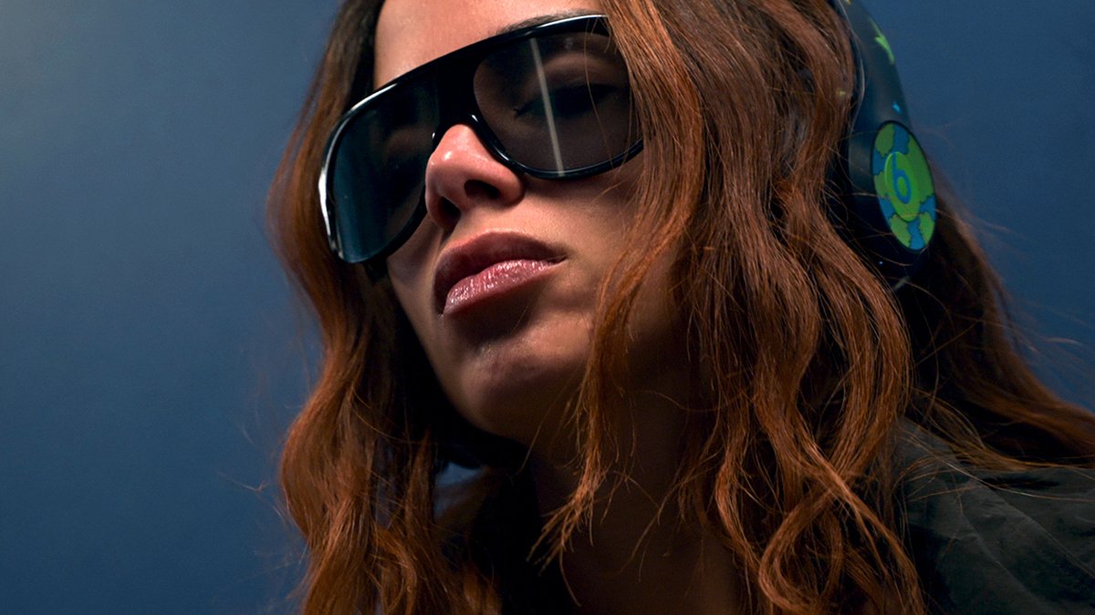 Falaram que artista brasileiro não podia fazer sucesso fora do país. Por sorte, a Anitta não havia perguntando nada...