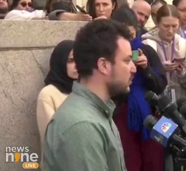 BREAKING: A federal judge has just blocked Trump from deporting Green-card holder and Palestinian activist, Mahmoud Khalil who helped lead protests at Columbia University.