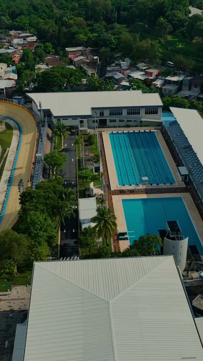 El Complejo Deportivo El Polvorín, recibió a la Selecta en el gimnasio de musculación donde la Azul y Blanco comenzó el segundo microciclo bajo la dirección de Hernán "Bolillo" Gómez. Un grupo de jugadores realizó ejercicios de activación y fuerza, mientras que otra parte hizo trabajo de recuperación en la clínica del Departamento de Ciencias Aplicadas al Deporte (CAD) del INDES. 💪🏼⚽ #ElijoCreer 🤩 #ConstruyendoElCamino 🇸🇻
