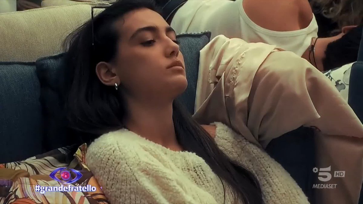 Nelle ultime ore Lorenzo ha espresso alcuni dubbi su Zeudi... #GrandeFratello